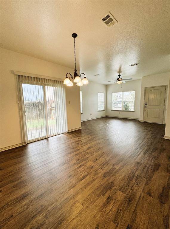 212 Lasso Circle, Mabank, TX 75143
