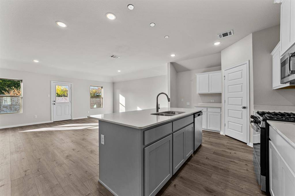 615 Forest Haven Drive, Van Alstyne, TX 75495