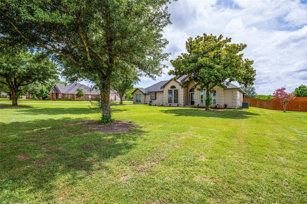 1320 E Highland Road, Waxahachie, TX 75167