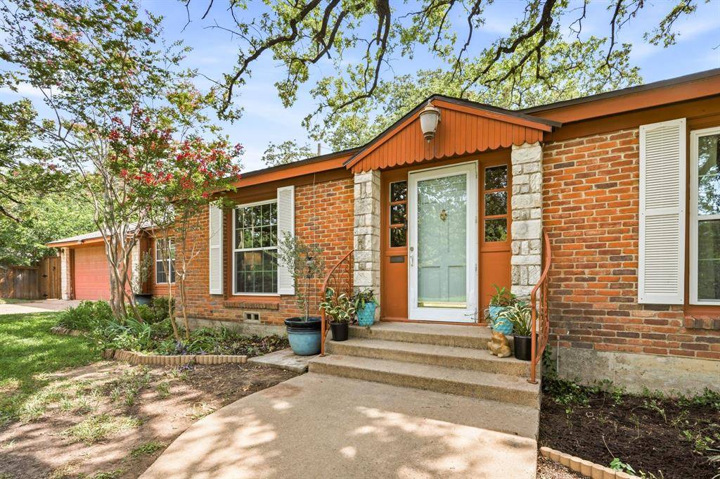 2012 W Lotus Avenue, Fort Worth, TX 76111