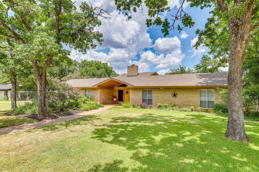 109 Timber Ridge Circle, Burleson, TX 76028