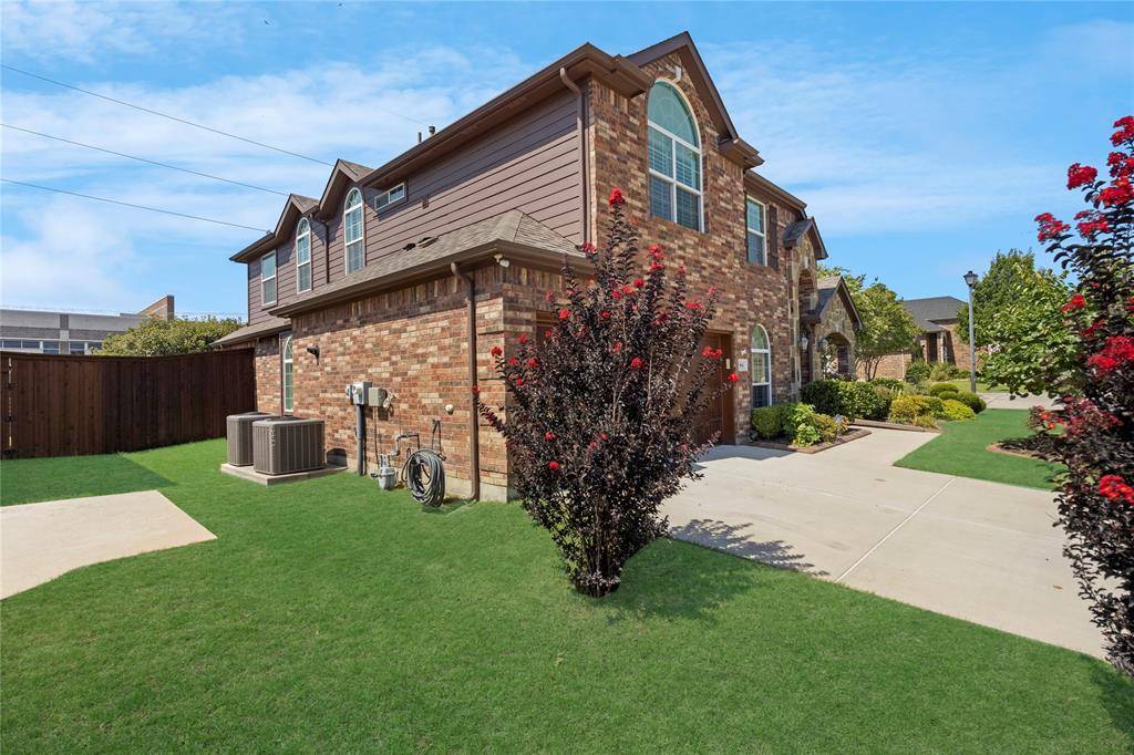 964 Wellington Drive, Lewisville, TX 75067