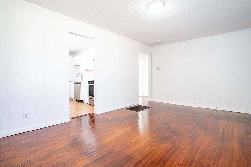 3323 W Clarendon Drive, Dallas, TX 75211