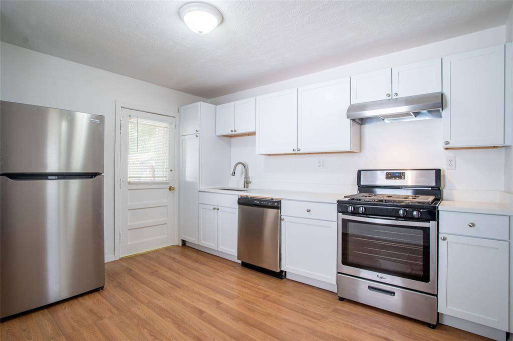 3323 W Clarendon Drive, Dallas, TX 75211