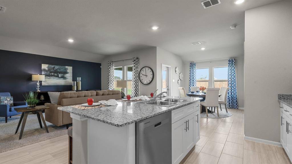 1536 LEMON TREE Lane, Fort Worth, TX 76140