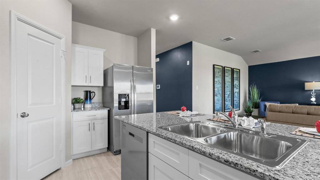1536 LEMON TREE Lane, Fort Worth, TX 76140