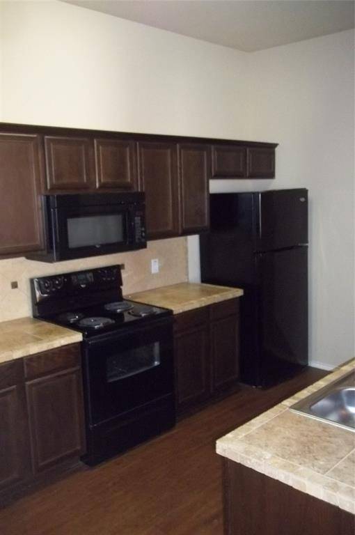 1432 Ravenwood Drive, Mansfield, TX 76063
