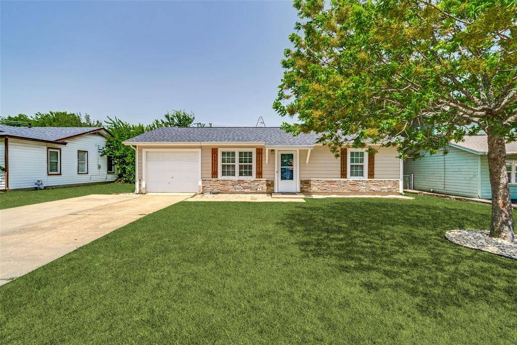 346 Lorna Street, Burleson, TX 76028