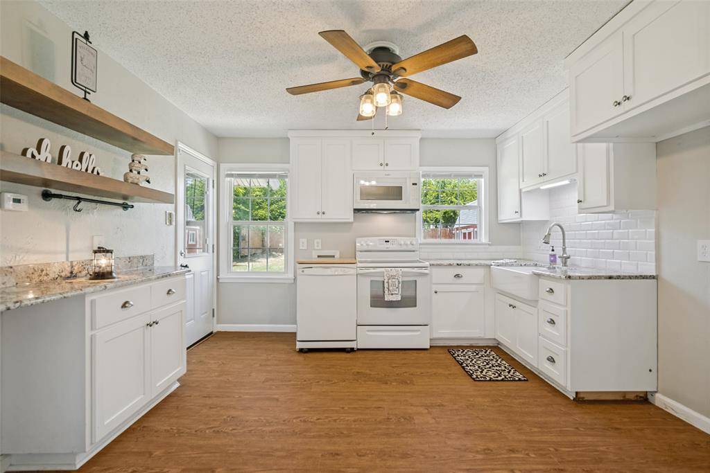 346 Lorna Street, Burleson, TX 76028