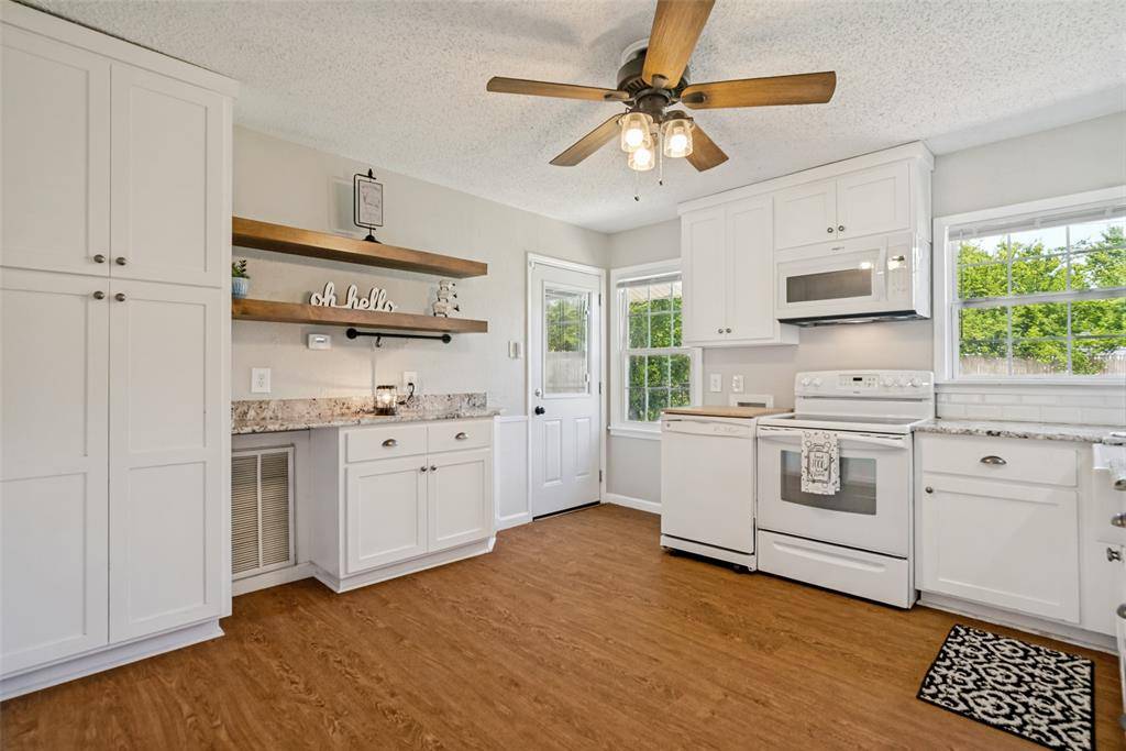 346 Lorna Street, Burleson, TX 76028