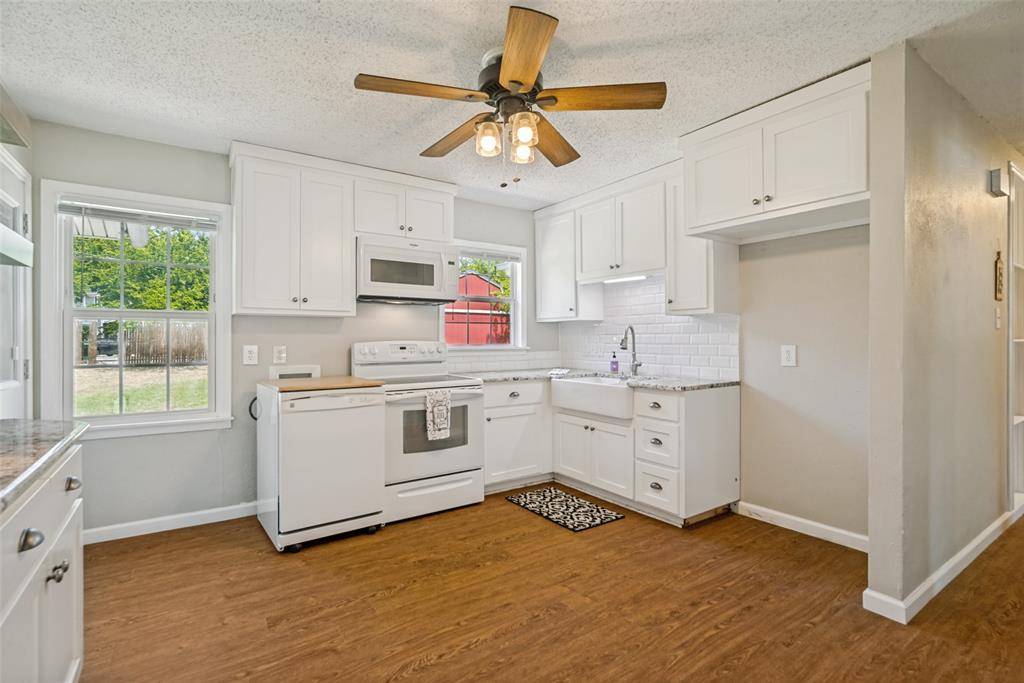 346 Lorna Street, Burleson, TX 76028