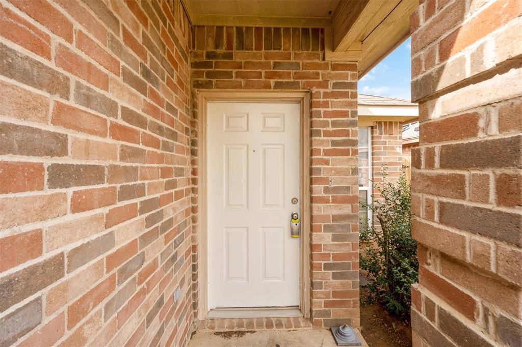 9212 Coral Lane, Fort Worth, TX 76140