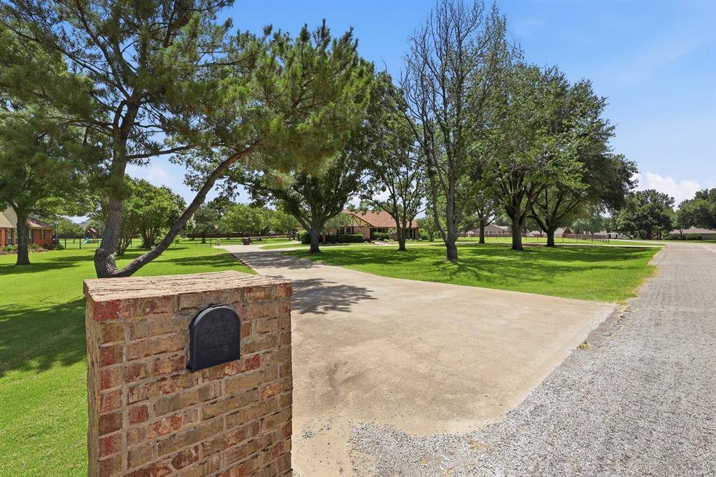 1701 N Saint Charles Avenue, Pilot Point, TX 76258