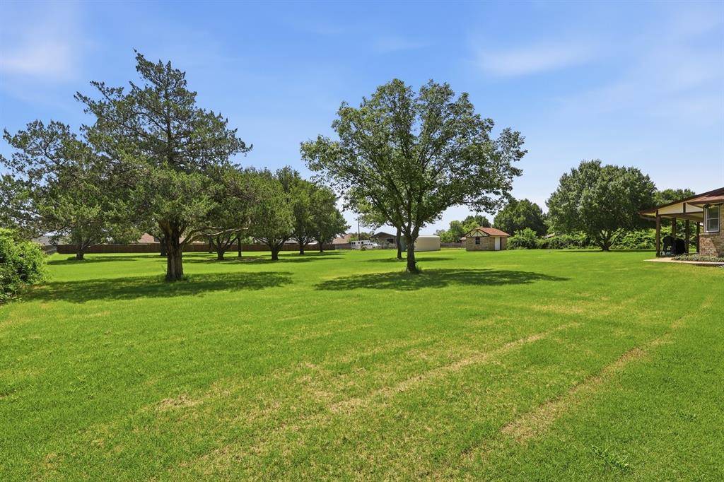 1701 N Saint Charles Avenue, Pilot Point, TX 76258