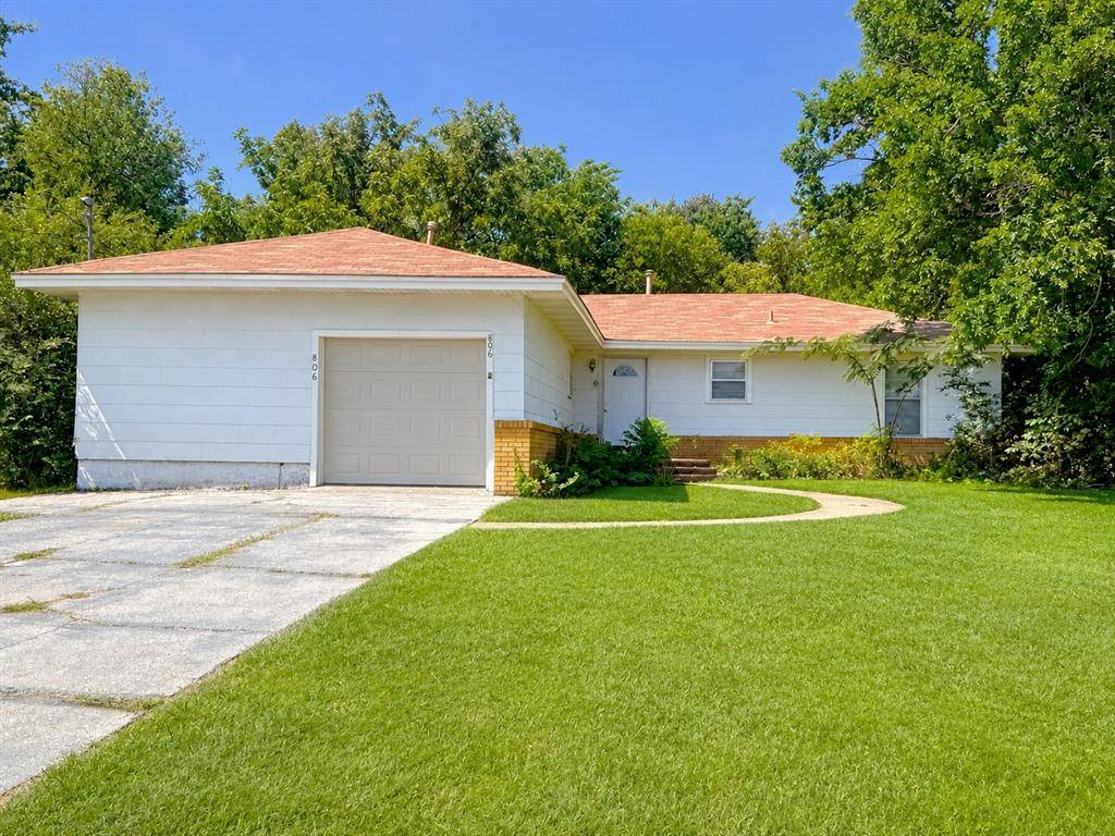 806 Sessions Street, Bowie, TX 76230