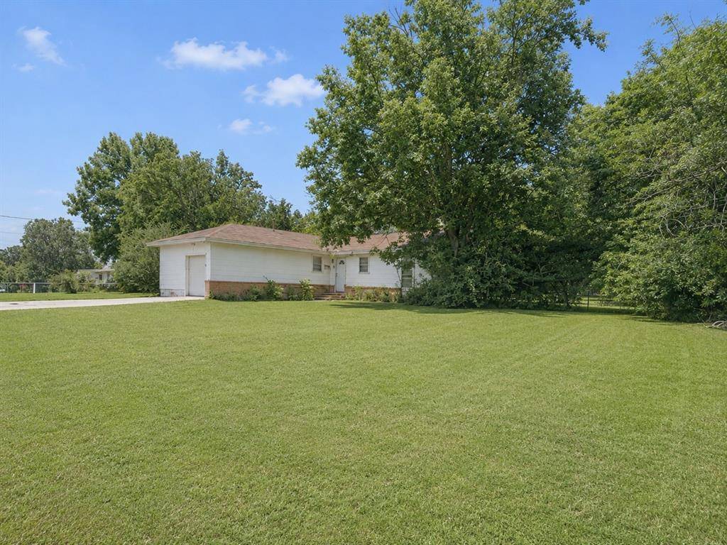 806 Sessions Street, Bowie, TX 76230