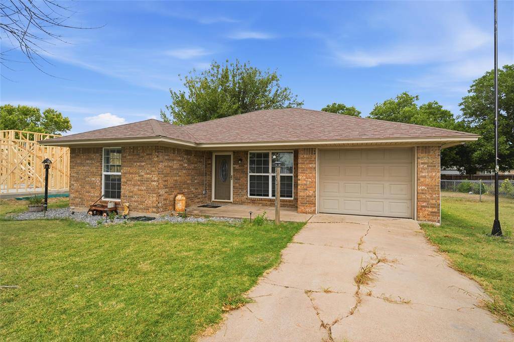 1203 N Reagan Street, West, TX 76691