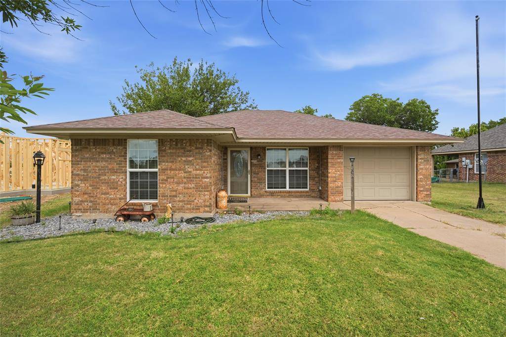1203 N Reagan Street, West, TX 76691