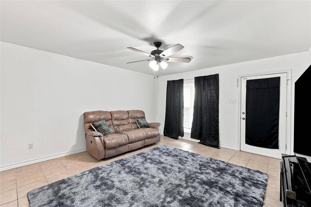 1203 N Reagan Street, West, TX 76691