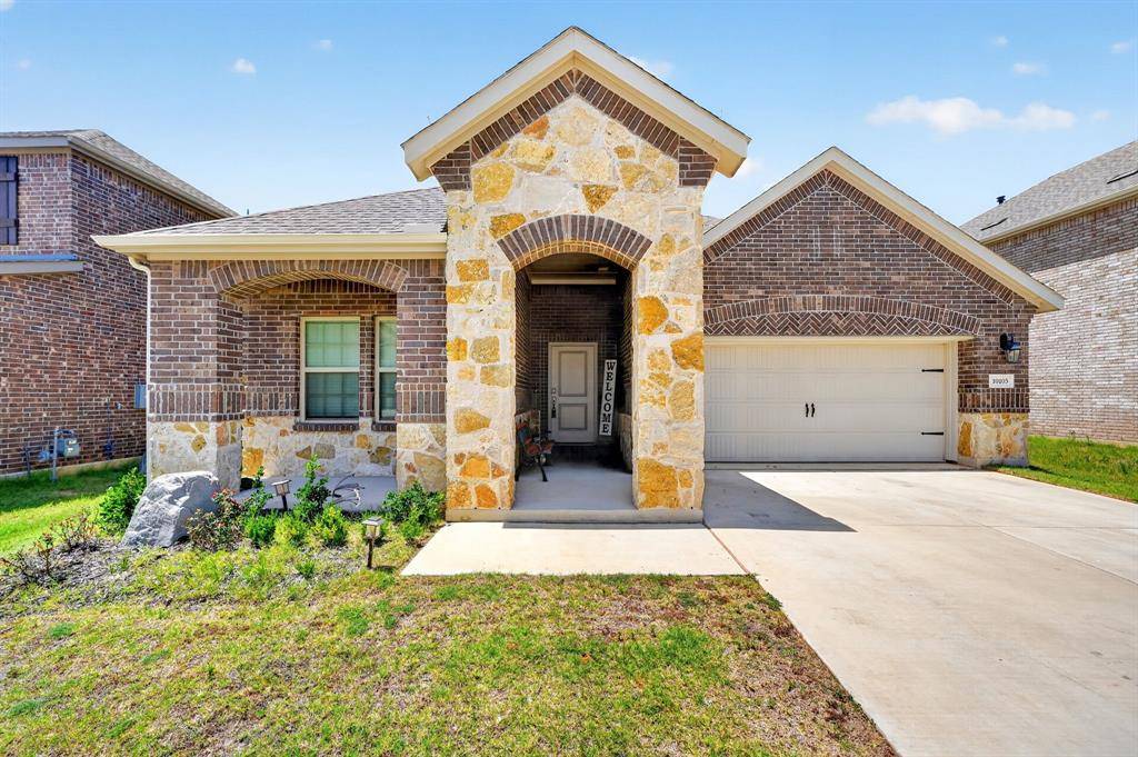 10105 Sunnyview Lane, Aubrey, TX 76227