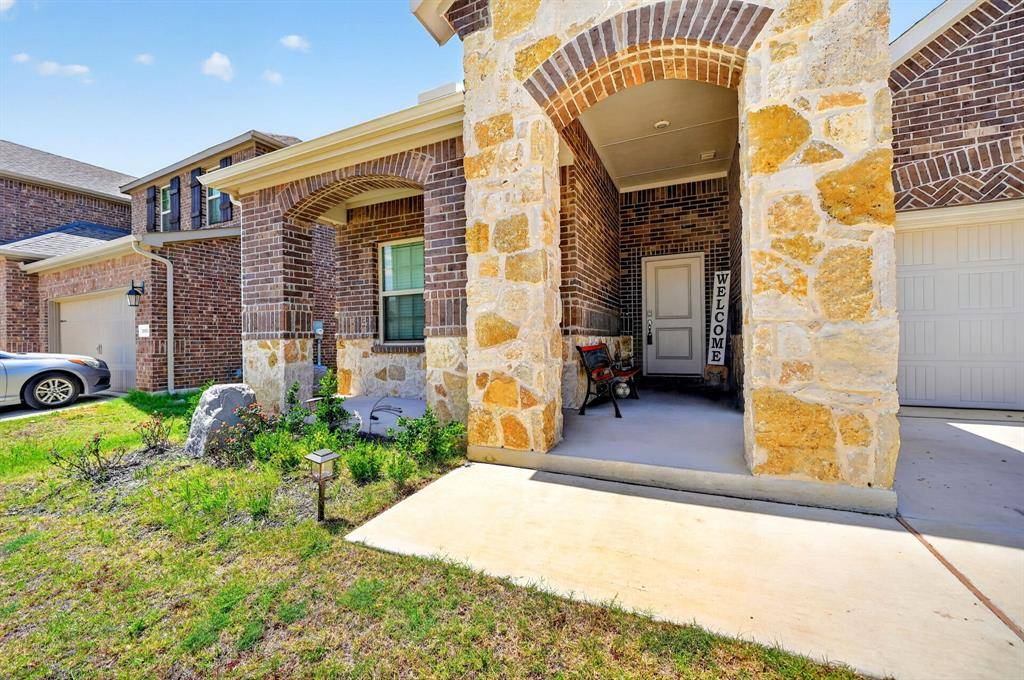 10105 Sunnyview Lane, Aubrey, TX 76227