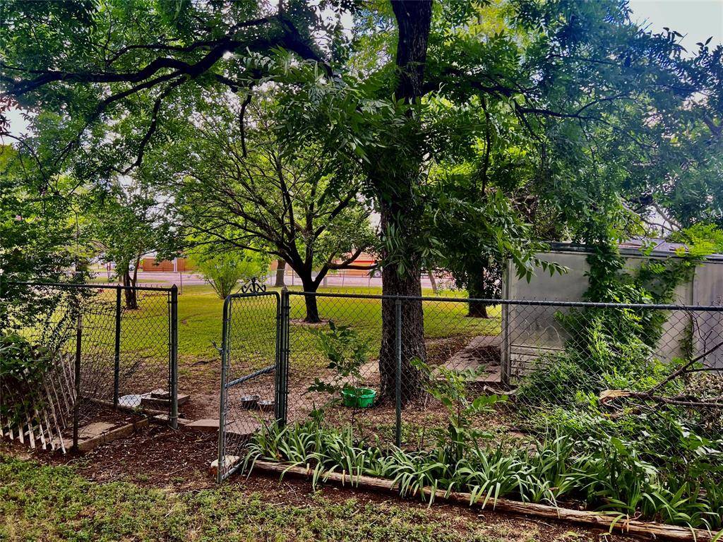 169 Glenn Street, Bluff Dale, TX 76433