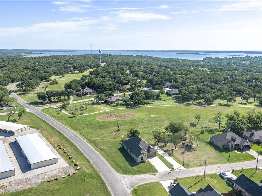 648 Half Moon Way, Runaway Bay, TX 76426