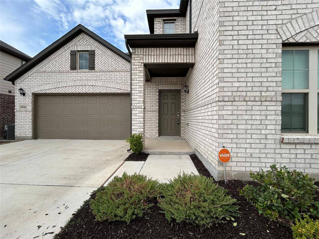 8941 Lantana Meadow Drive, Fort Worth, TX 76131