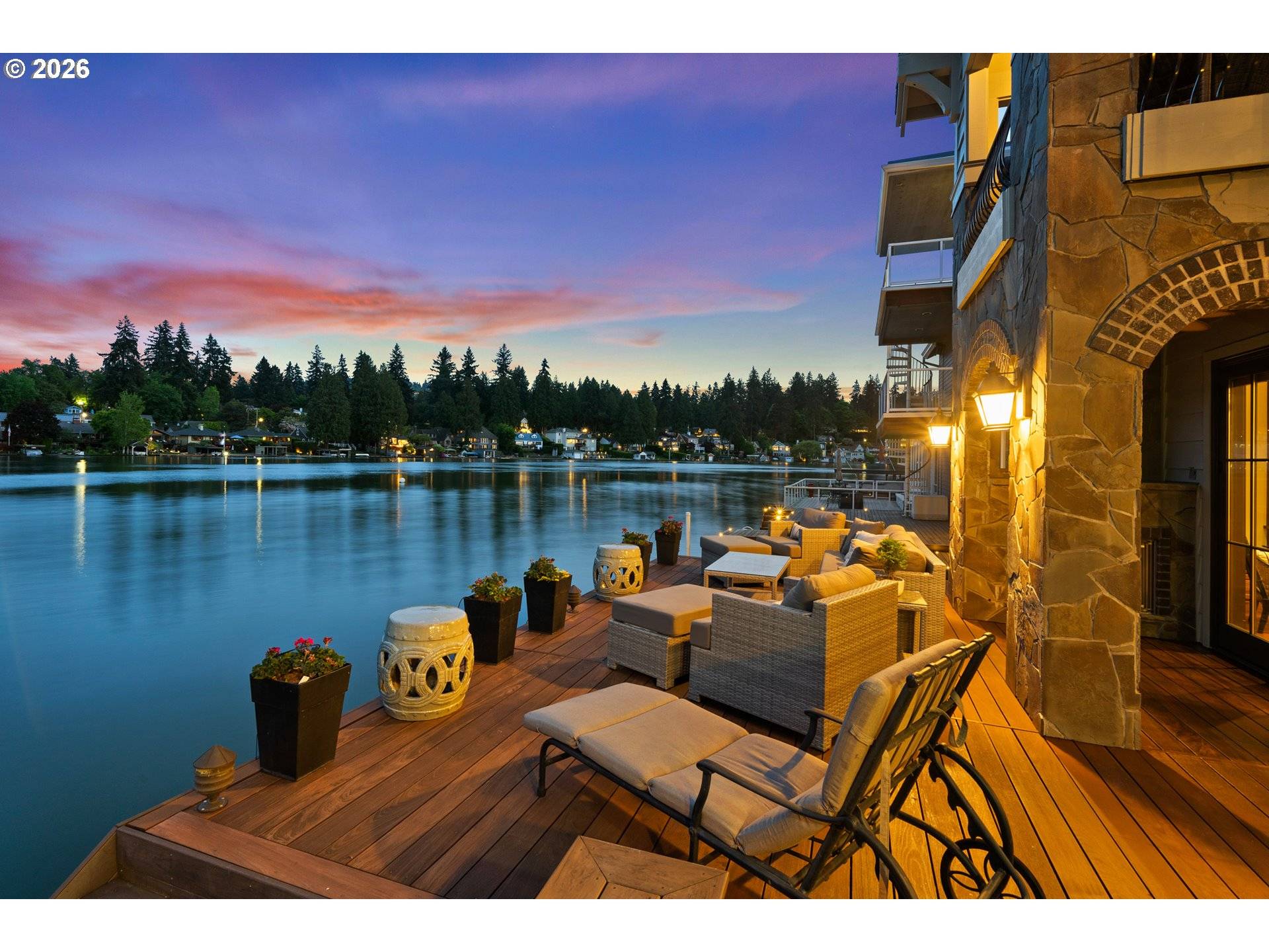 100 3RD ST, Lake Oswego, OR 97034