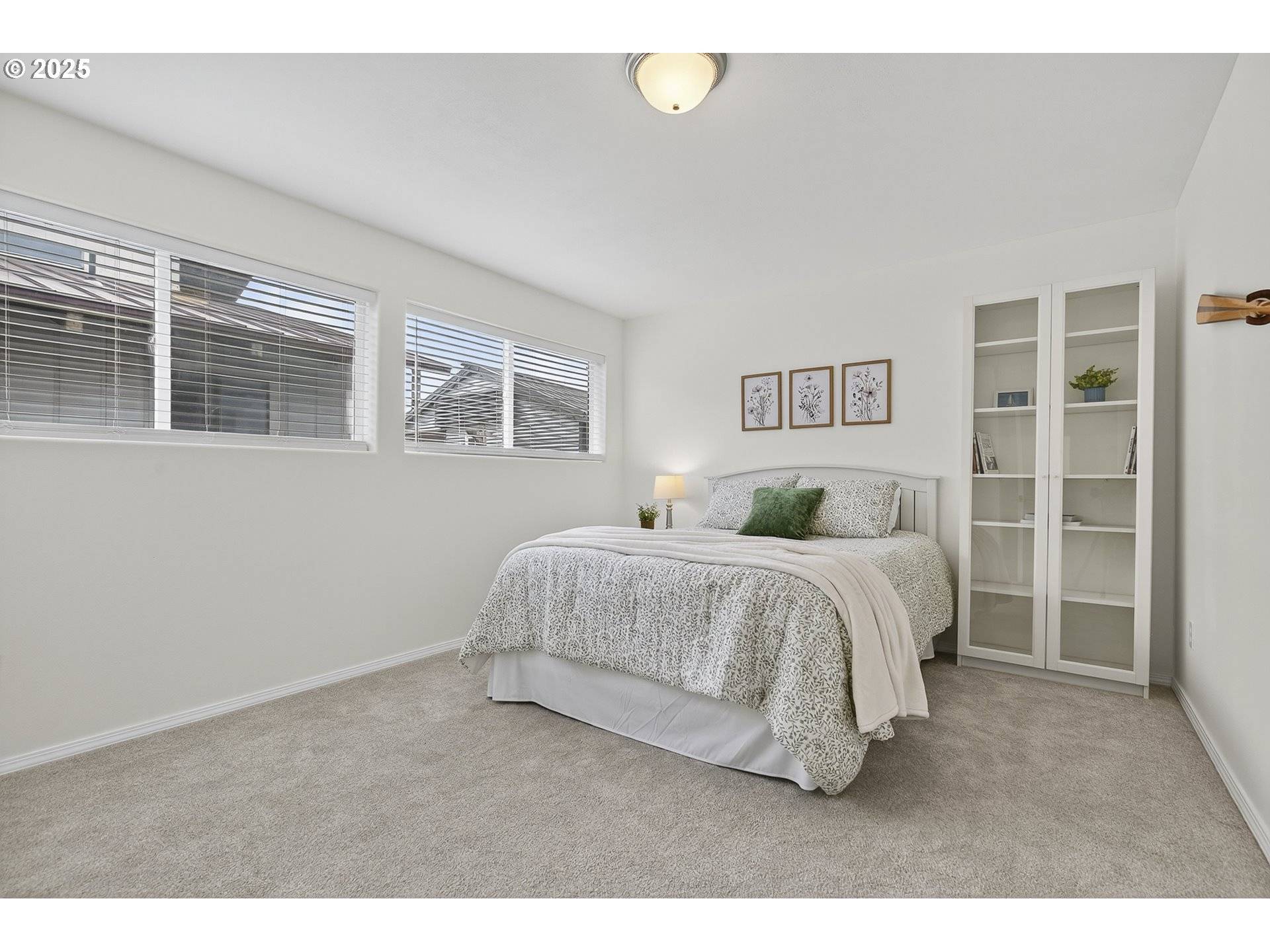 11630 N Island Cove LN, Portland, OR 97217