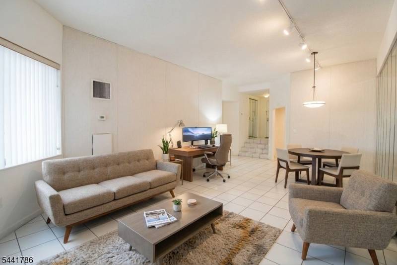 108 Harmon Cove Tower, Secaucus Town, NJ 07094
