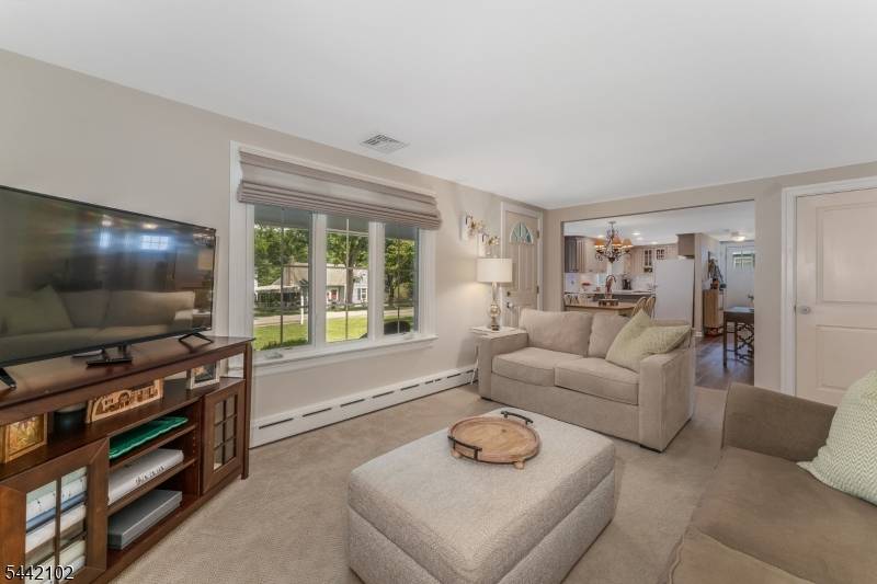 244 Hillcrest Dr, Milford Boro, NJ 08848