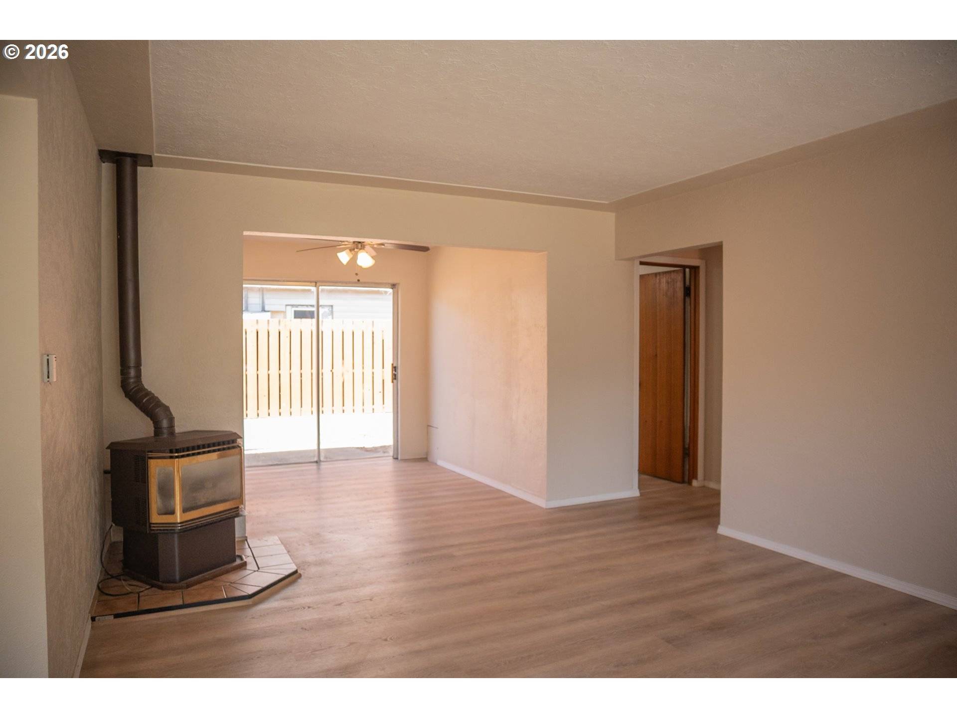 905 CHENOWETH LOOP, The Dalles, OR 97058