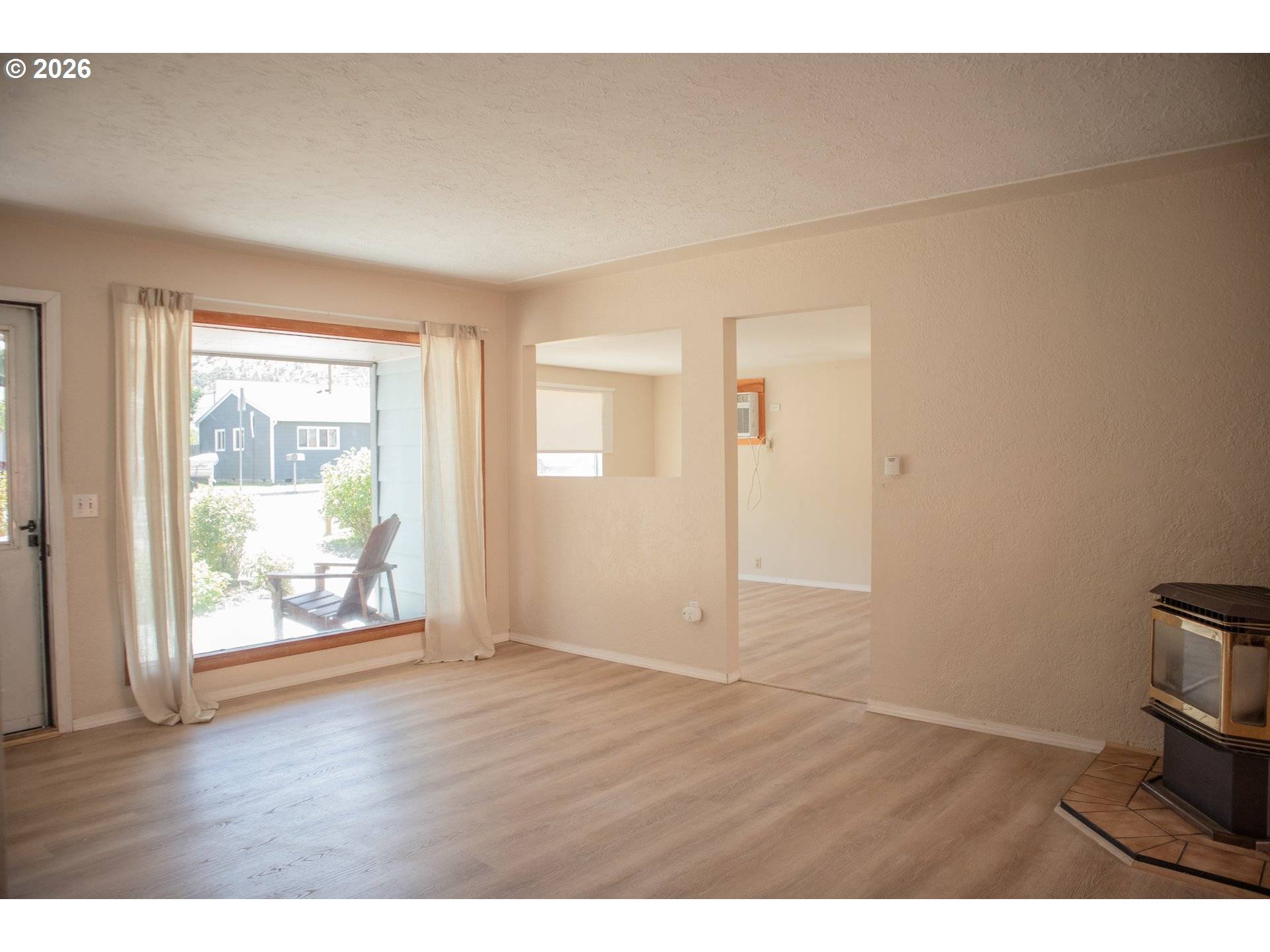 905 CHENOWETH LOOP, The Dalles, OR 97058