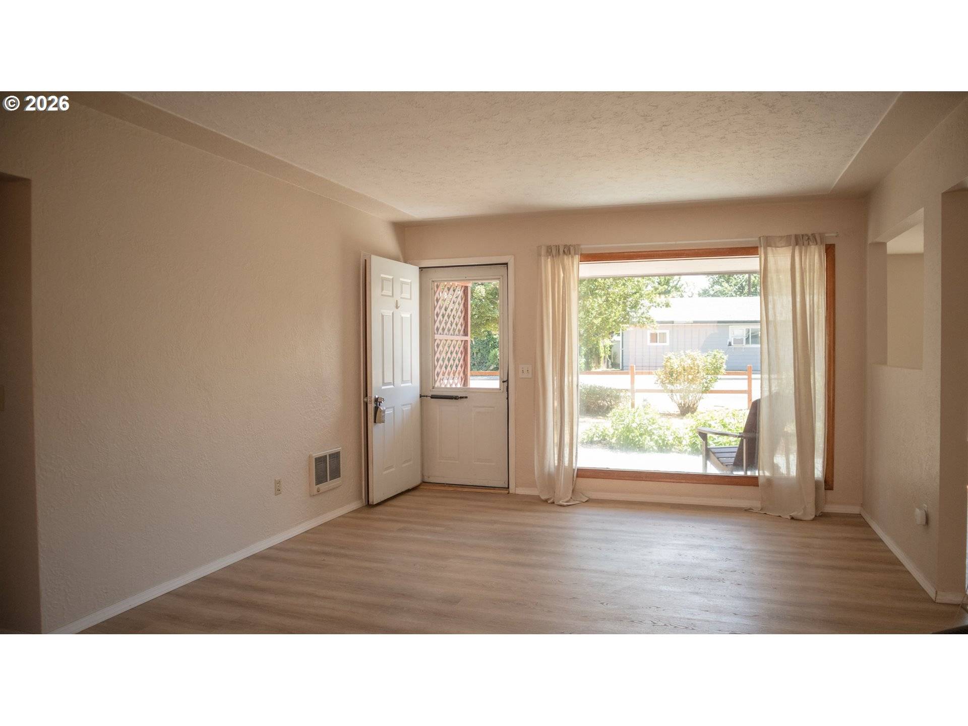 905 CHENOWETH LOOP, The Dalles, OR 97058