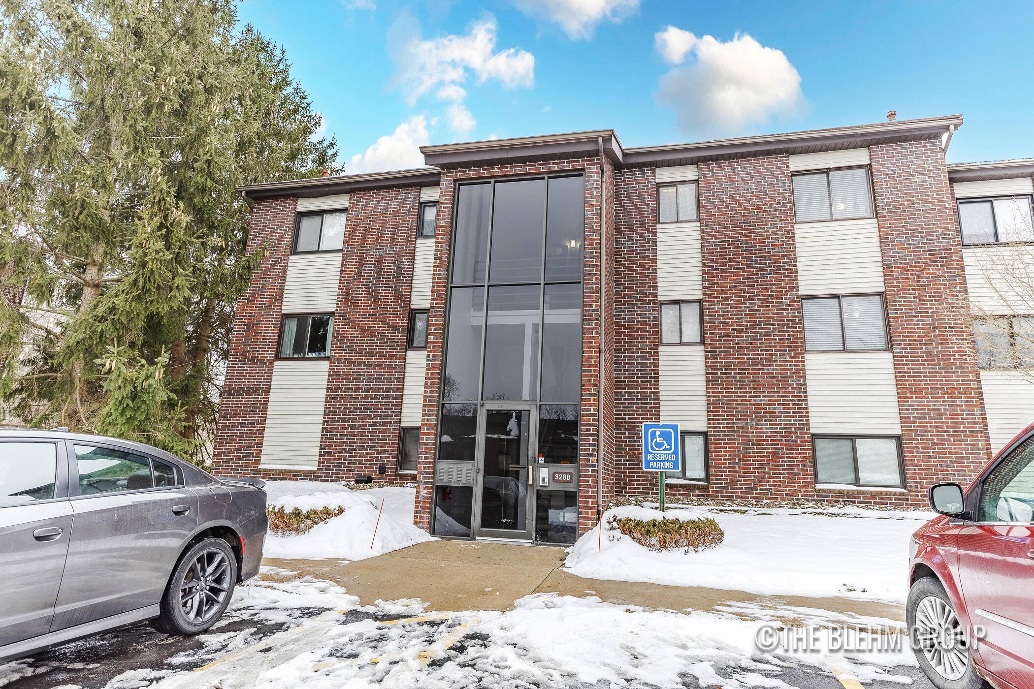3288 Devonwood HLS NE #F, Plainfield Twp, MI 49525