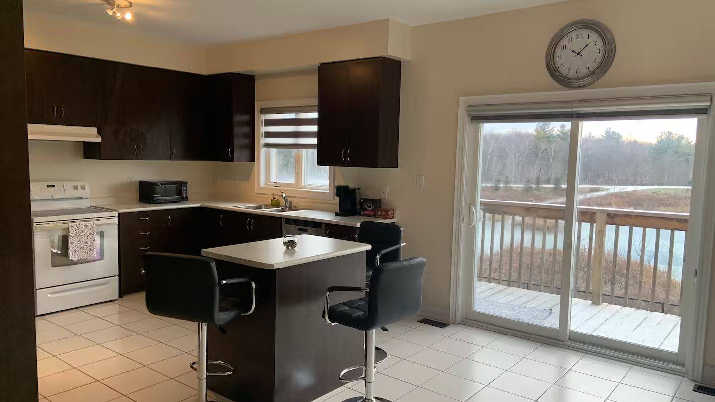 1345 Bardeau ST, Innisfil, ON L0L 1W0