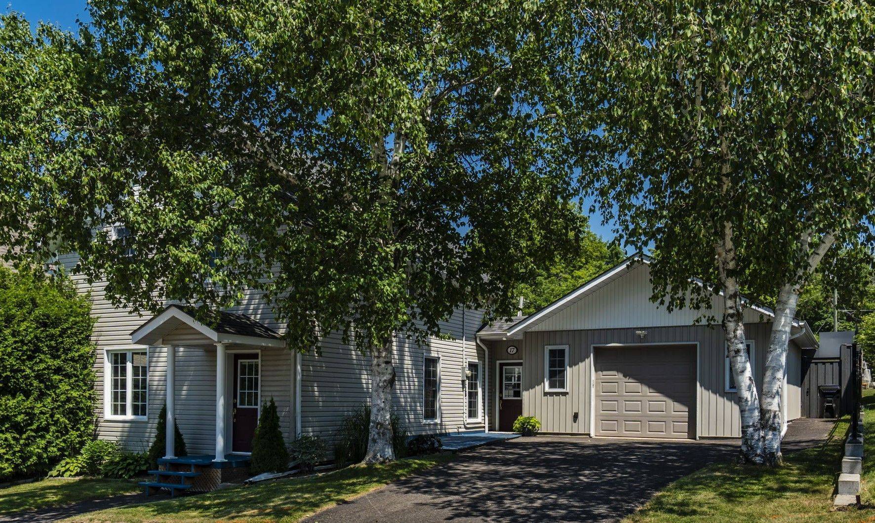 17 Peel ST, Penetanguishene, ON L9M 1A5
