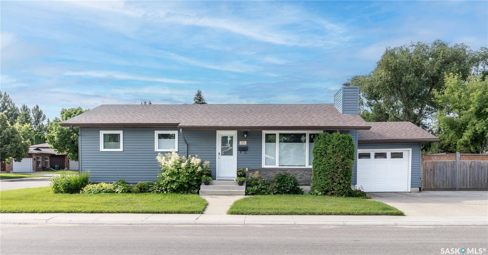 102 Wakaw CRESCENT, Saskatoon, SK S7J 4E2