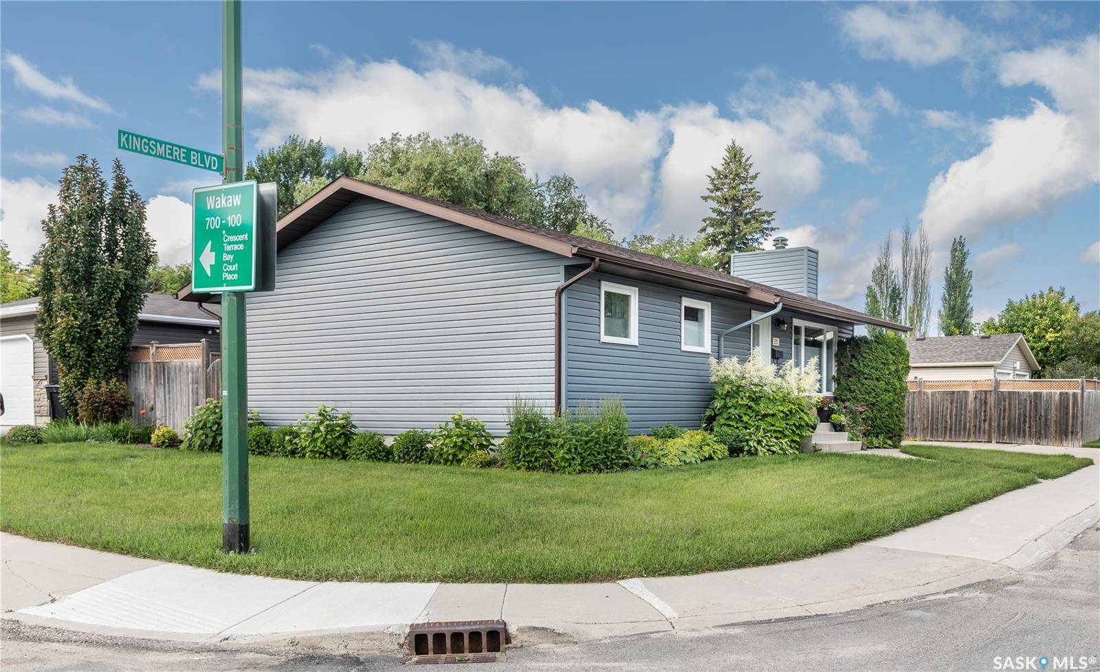 102 Wakaw CRESCENT, Saskatoon, SK S7J 4E2