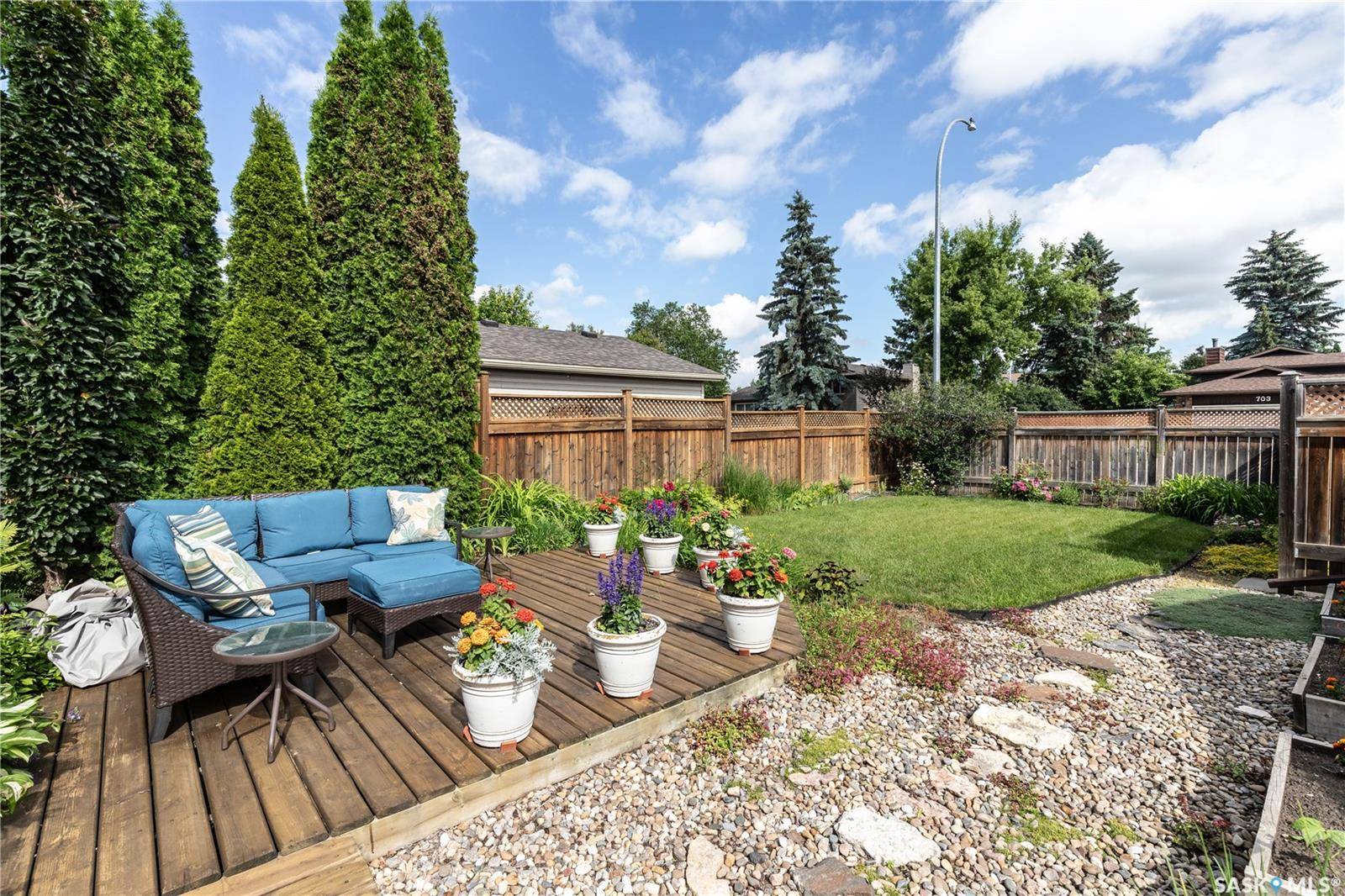 102 Wakaw CRESCENT, Saskatoon, SK S7J 4E2