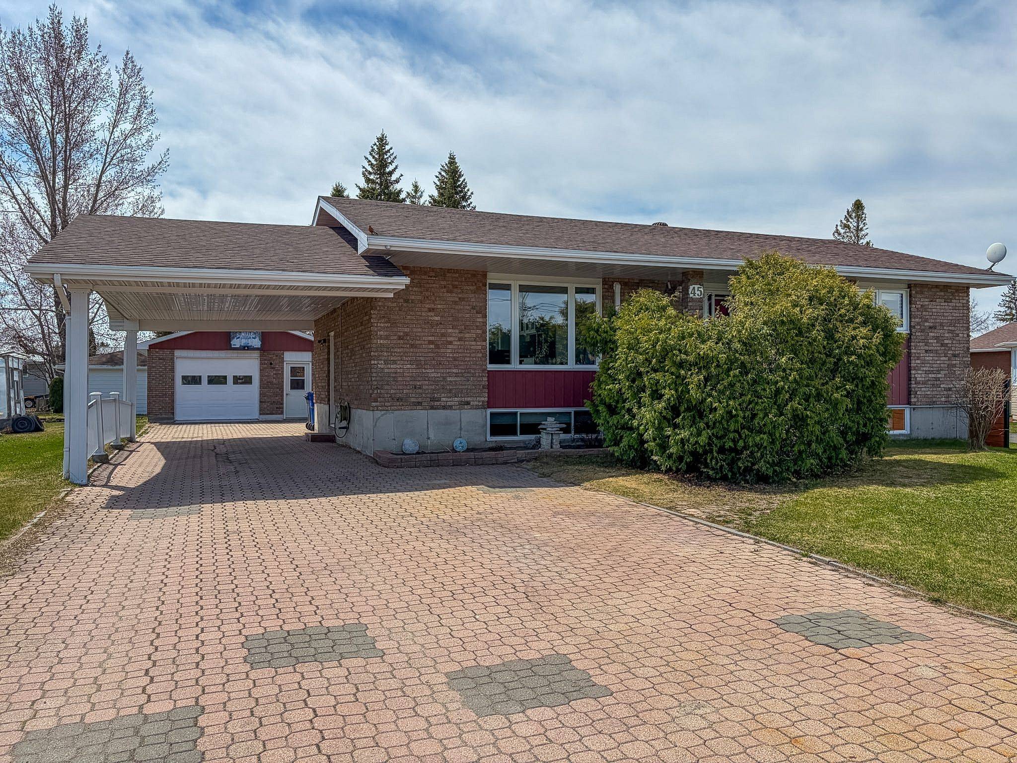 45 Twelfth ST E, Armstrong, ON P0J 1E0