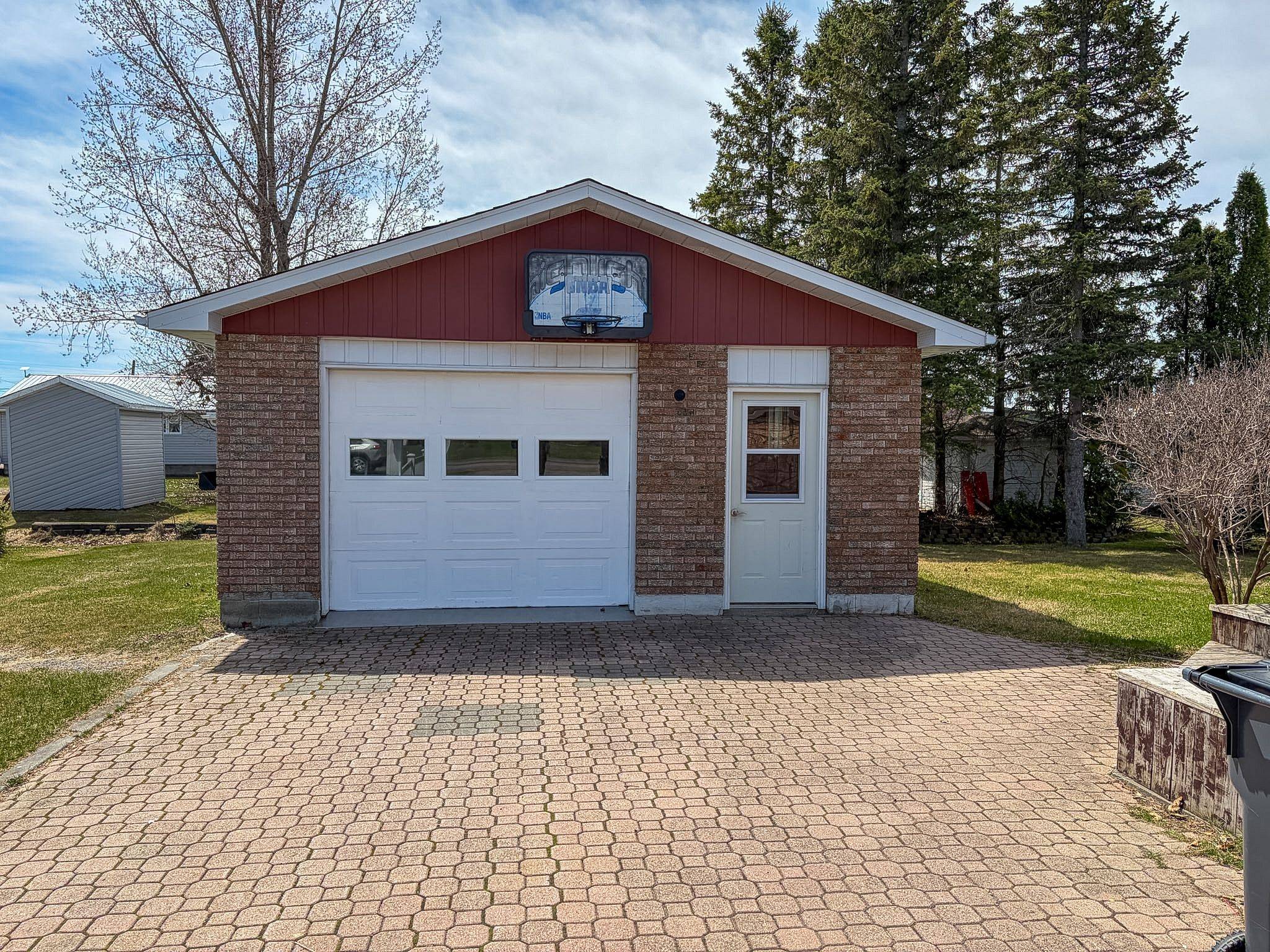 45 Twelfth ST E, Armstrong, ON P0J 1E0