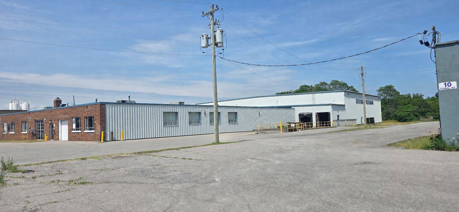 39 Davis ST E, Quinte West, ON K8V 4K8