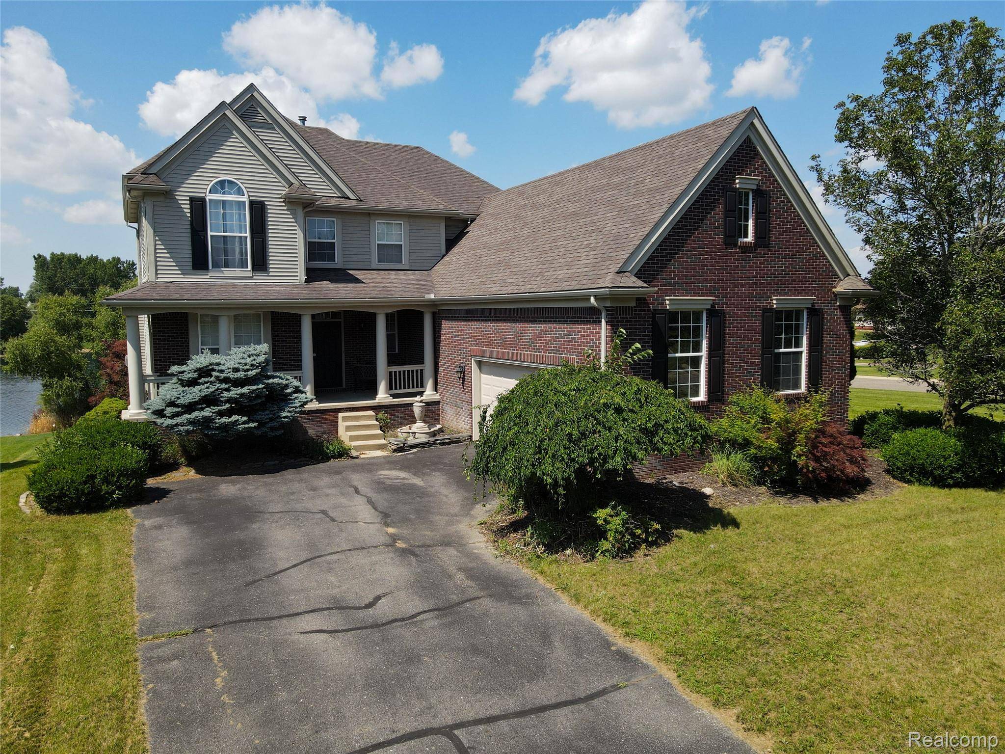 770 Island Lake DR, Oxford Charter Township, MI 48371