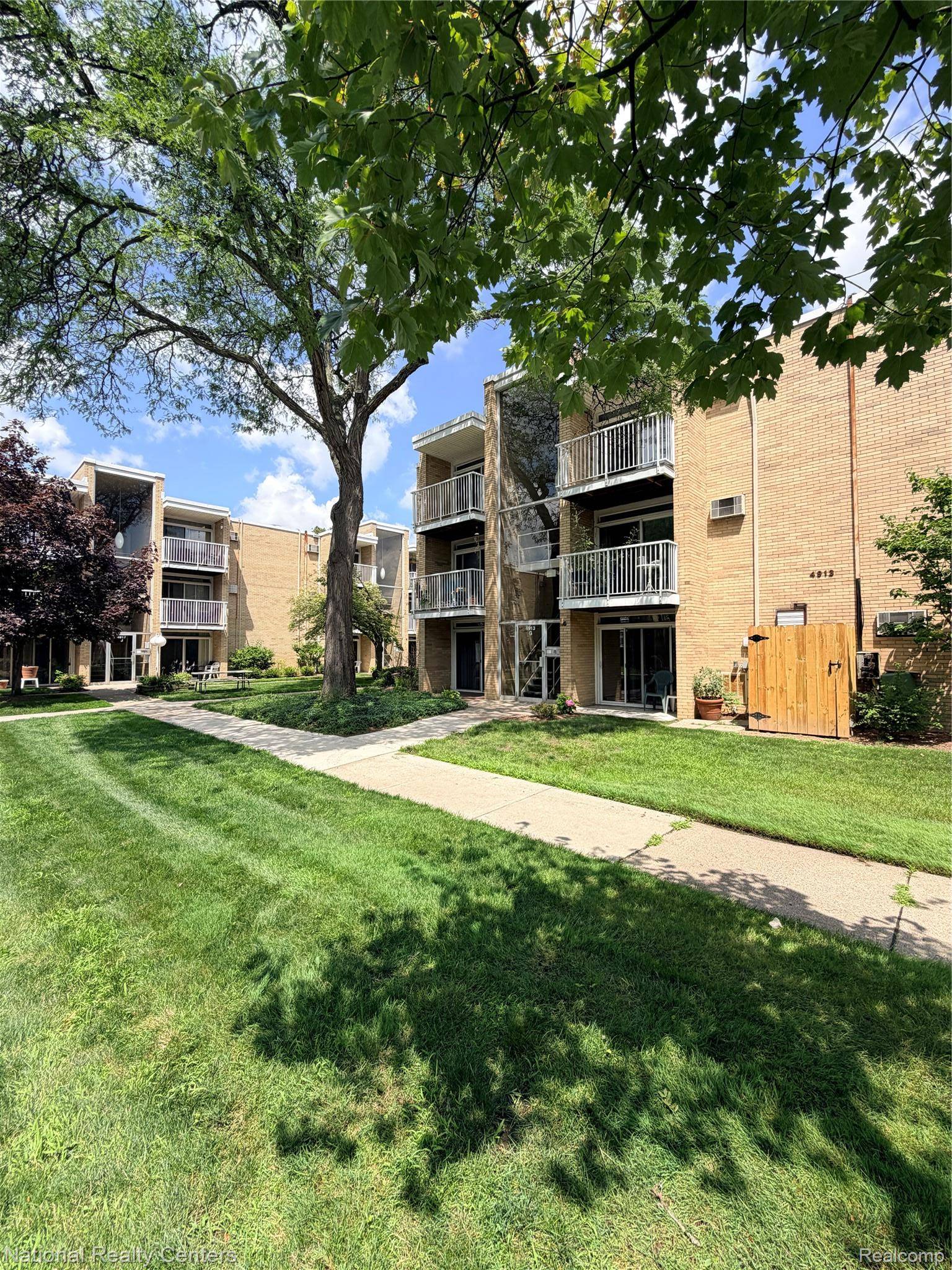 4913 Crooks RD #G4, Royal Oak, MI 48073