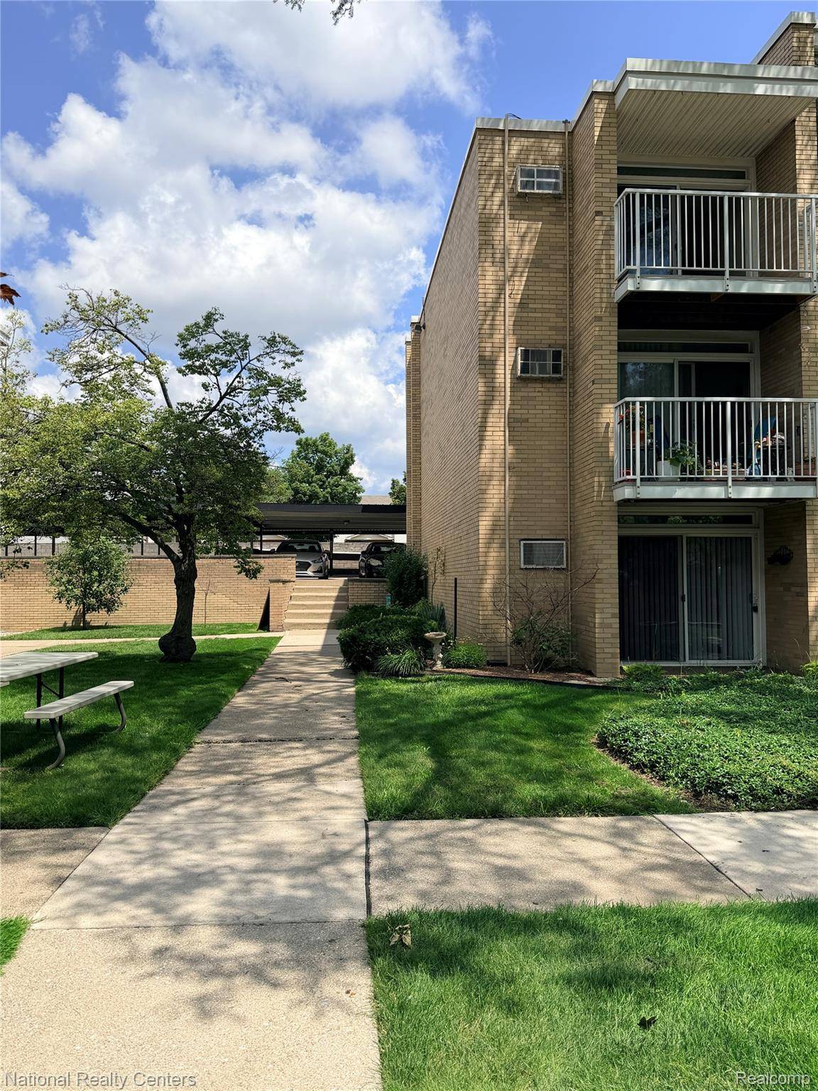 4913 Crooks RD #G4, Royal Oak, MI 48073