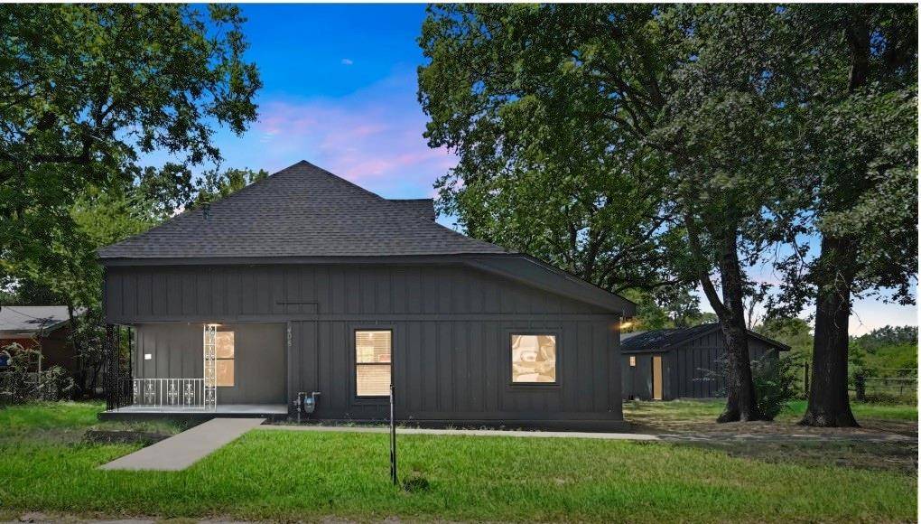 405 Walker Street, Eustace, TX 75124
