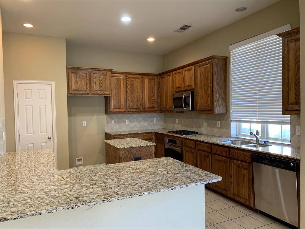 1017 Somerset Circle, Forney, TX 75126