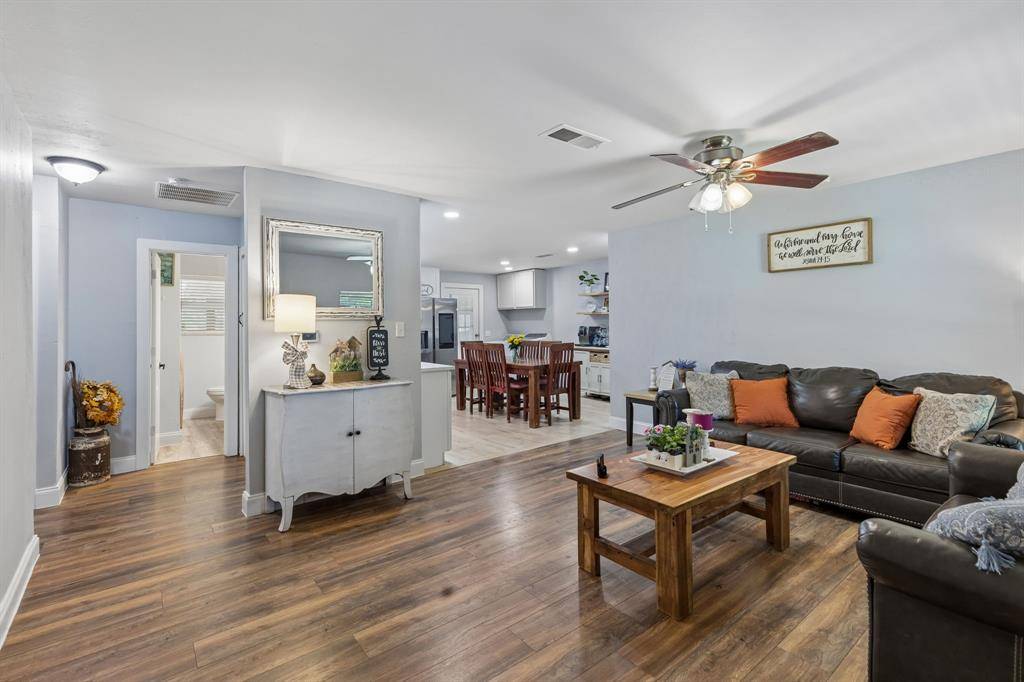 6642 Onyx Drive N, North Richland Hills, TX 76180